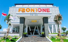 Front One Hotel Pamekasan Madura